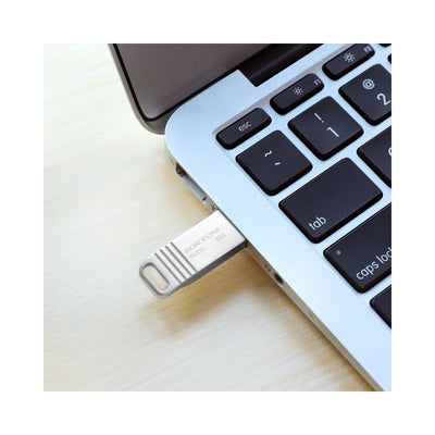 USB flash drive 